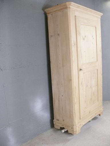 Schmaler Bauernschrank Hermann – Höhe 186 cm Renovierter antiker Bauernschrank Hermann – Upcycling und Restauration