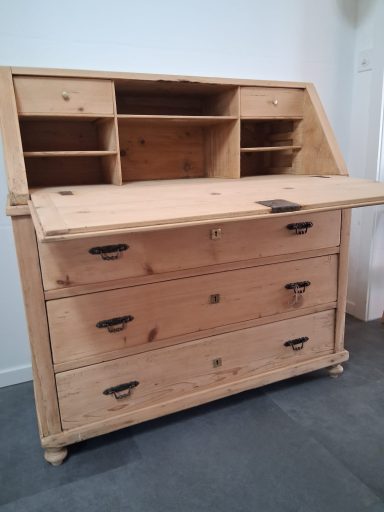 Antiker Sekretär Moritz – Höhe 104 cm, Breite 104 cm, 1290 CHF Alter Sekretär Moritz renoviert – Nachhaltiges Upcycling Schreibmöbel Bern