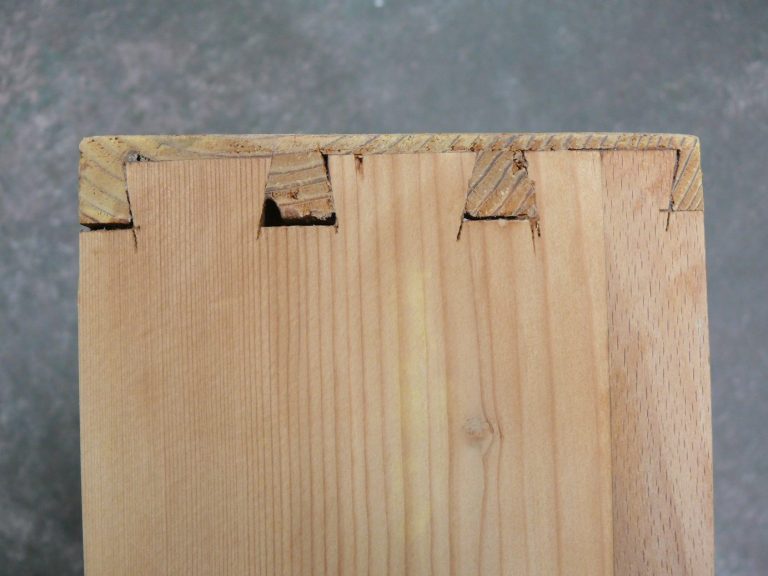 Nachhaltig upcyceltes und restauriertes Möbelstück bei Aufgemöbelt in Ber