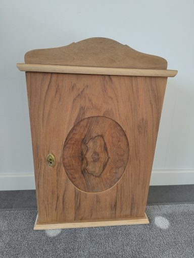 Antikes Kästchen Mathilda renoviert – Höhe 49 cm Renoviertes antikes Wandkästchen – Mathilda Nachhaltiges Upcycling, Aufgemöbelt Bern