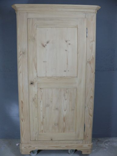 Schmaler Bauernschrank Hermann – Höhe 186 cm Renovierter antiker Bauernschrank Hermann – Upcycling und Restauration