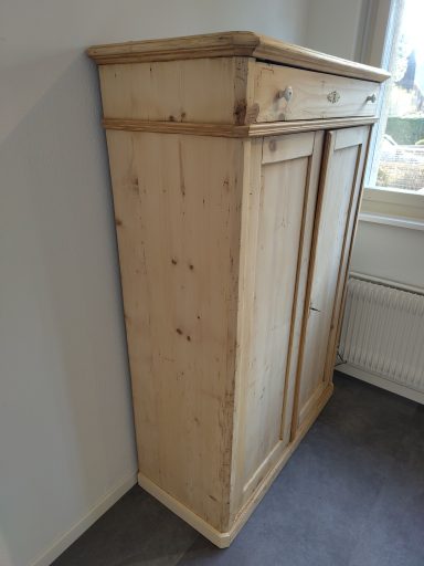 Antikes Schränkchen Katharina – Höhe 158 cm, Breite 109 cm, Tiefe 49 cm, 890 CHF Antiker Schrank Katharina renoviert – Nachhaltiges Upcycling und Möbelrestauration Aufgemöbelt Bern
