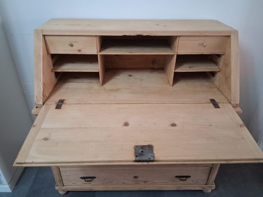 Antiker Sekretär Moritz – Höhe 104 cm, Breite 104 cm, 1290 CHF Alter Sekretär Moritz renoviert – Nachhaltiges Upcycling Schreibmöbel Bern