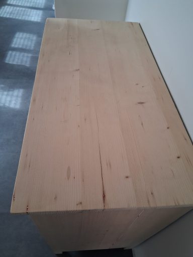 Hohe Kommode Erna – Höhe 95 cm, Breite 99 cm, 590 CHF Hohe Kommode Erna antik restauriert – Nachhaltige Möbelrestauration Aufgemöbelt