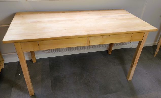 Antiker Küchentisch Alois renoviert – Höhe 78 cm Renovierter antiker Küchentisch Alois – Nachhaltiges Upcycling, Aufgemöbelt Bern