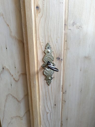 Antikes Schränkchen Katharina – Höhe 158 cm, Breite 109 cm, Tiefe 49 cm, 890 CHF Antiker Schrank Katharina renoviert – Nachhaltiges Upcycling und Möbelrestauration Aufgemöbelt Bern